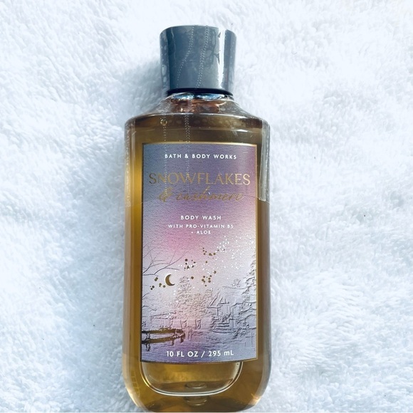 ❄️ NEW Bath & Body Works, Snowflakes & Cashmere Trio, Luxurious Body Care Set ❄️ - Picture 7 of 9